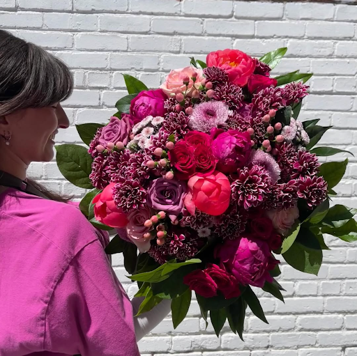 Flowers for Montreal Hosts: What to Bring to Dinner, Brunch or a Weekend Stay