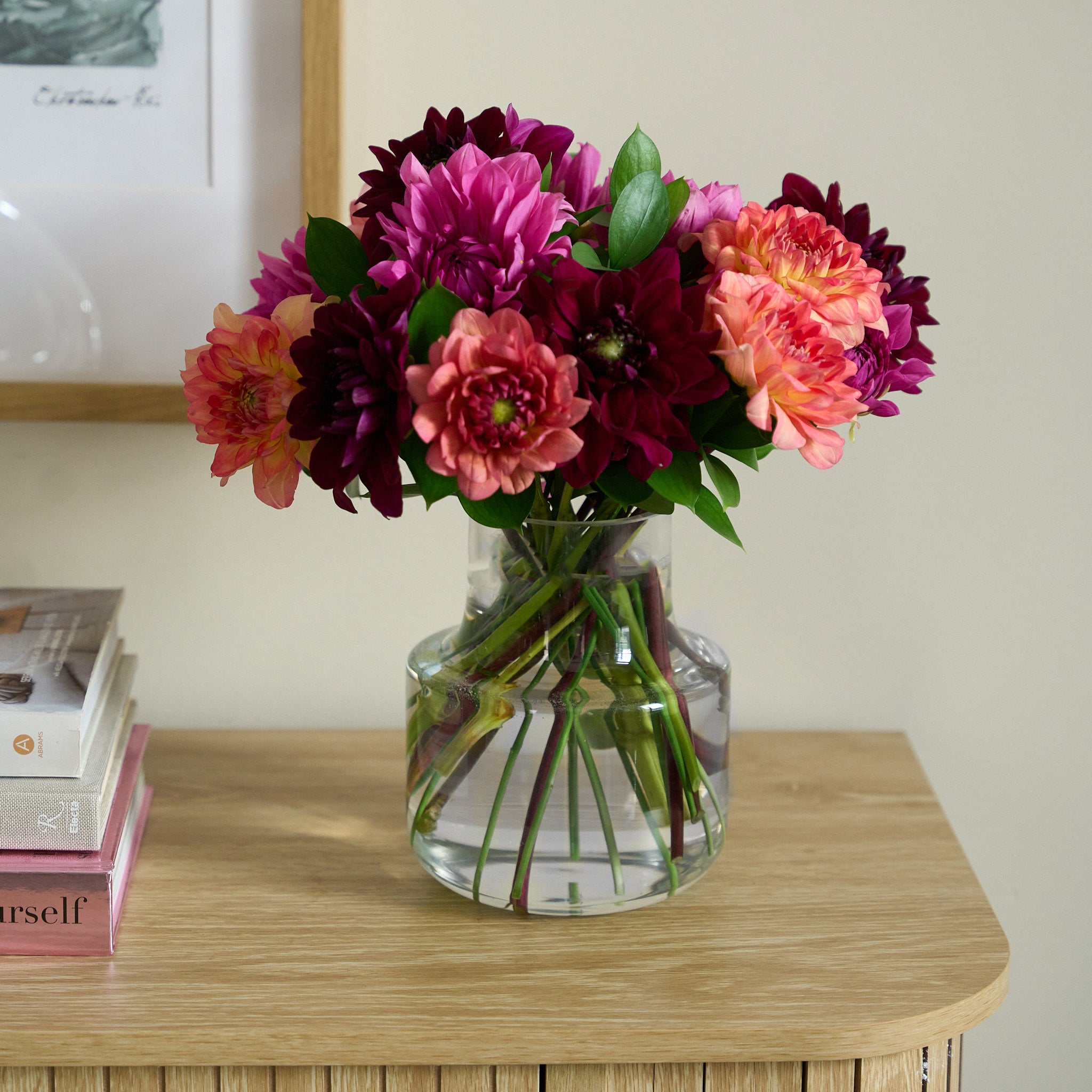 Arrangement de dahlias variés